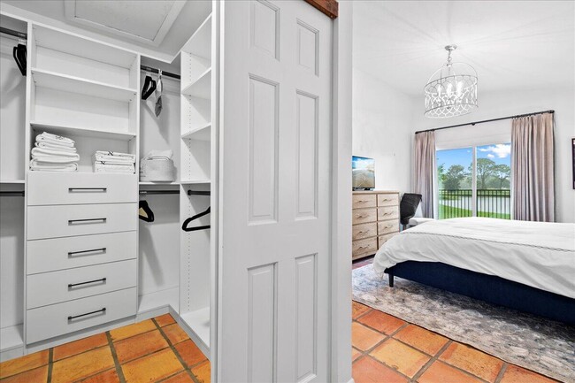 Building Photo - 2542 Bedford Mews Dr
