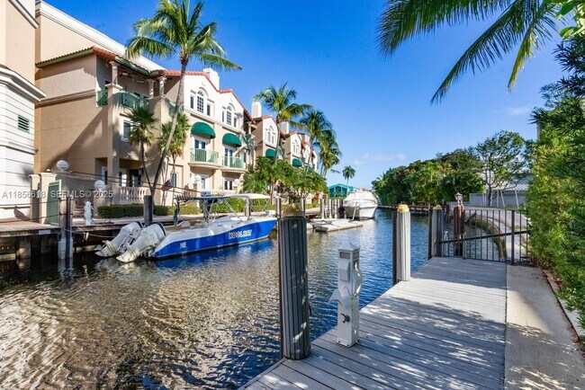 Building Photo - 310 SE 11th Ave