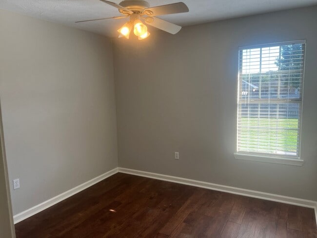 Building Photo - 3 Bed 2 Bath Home