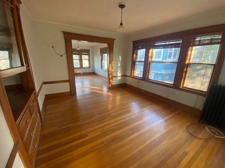 Building Photo - 96 Alban St