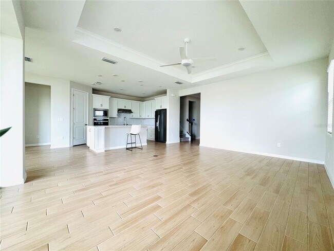 Building Photo - 6618 Willow View Ave