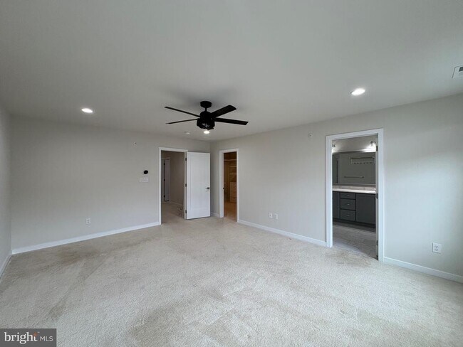 Building Photo - 208 Segel Dr