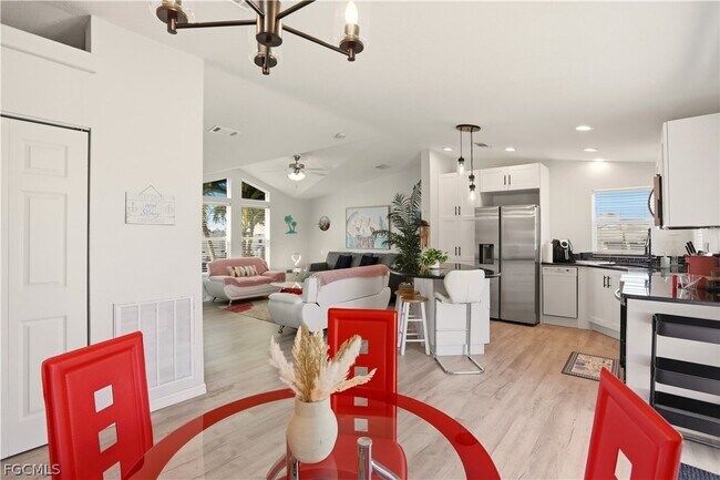 Building Photo - 158 Nanaimo Trail