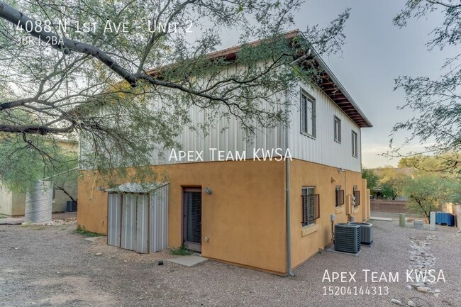 Building Photo - $1170 - Beautiful 3 Bed | 2 Bath Upstairs ...