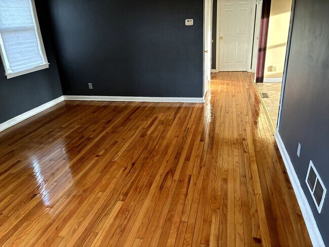 Building Photo - 2345 Losantiville Ave