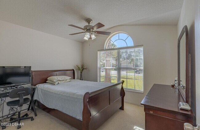 Building Photo - 3913 Sunset Cove Dr