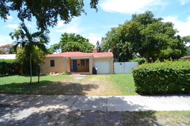 Building Photo - 600 Minola Dr