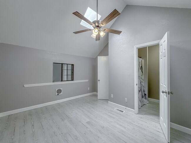 Building Photo - 934 S Lipona Rd