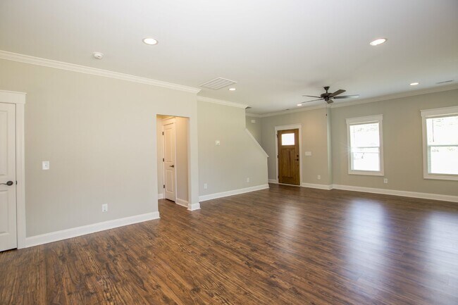 Building Photo - "Luxurious 3-Bed Townhouse with Granite Countertops on Juniper Lake Road!"