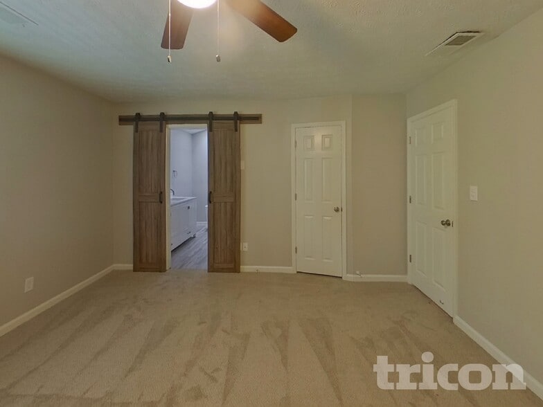 Building Photo - 245 Bentley Way