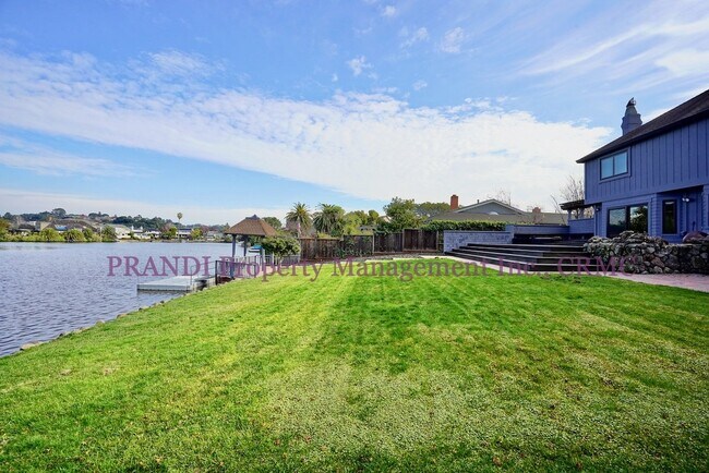 Building Photo - Sleek, Expansive, Designer Home with Priva...