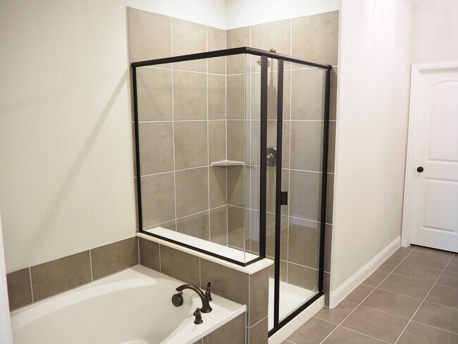 Building Photo - 4129 S Broadway Ave