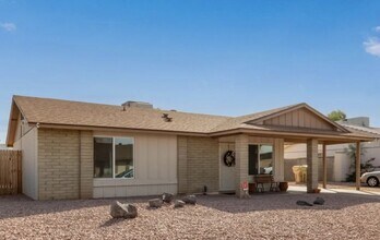Building Photo - Charming & Updated 3-Bedroom Home in a Prime Location!