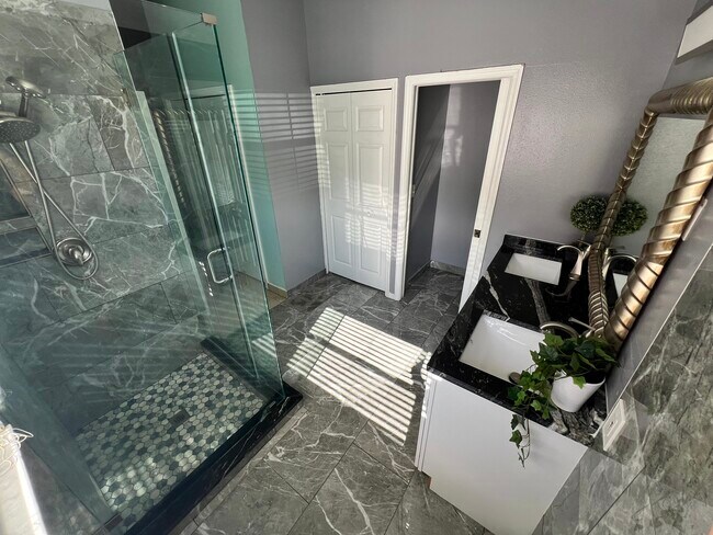 Building Photo - 1420 Alexander Way