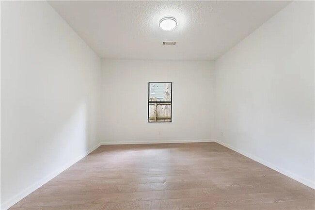 Building Photo - 37 Johnson Rd NW