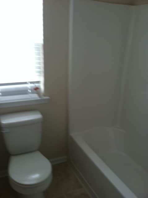Building Photo - 4 bed and 2.5 bath in Lithonia!