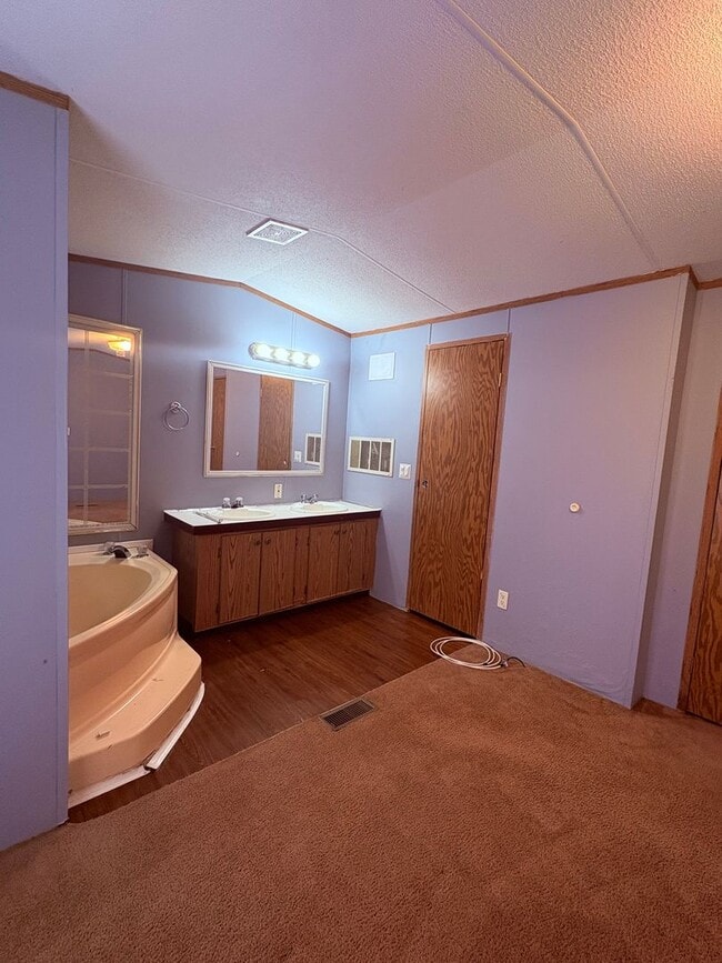 Building Photo - 2 Bed 2 Bath Mobile Home in Rockwell Village
