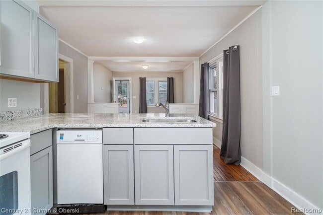 Building Photo - 23141 Harding Ave