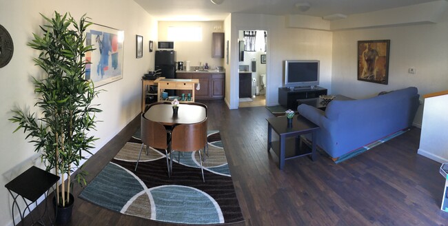 Building Photo - 118 S Orchard Dr