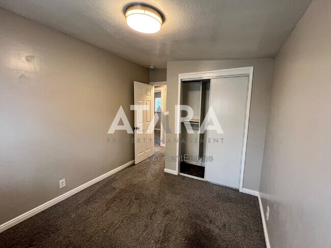 Building Photo - 3213 Rushton Ln