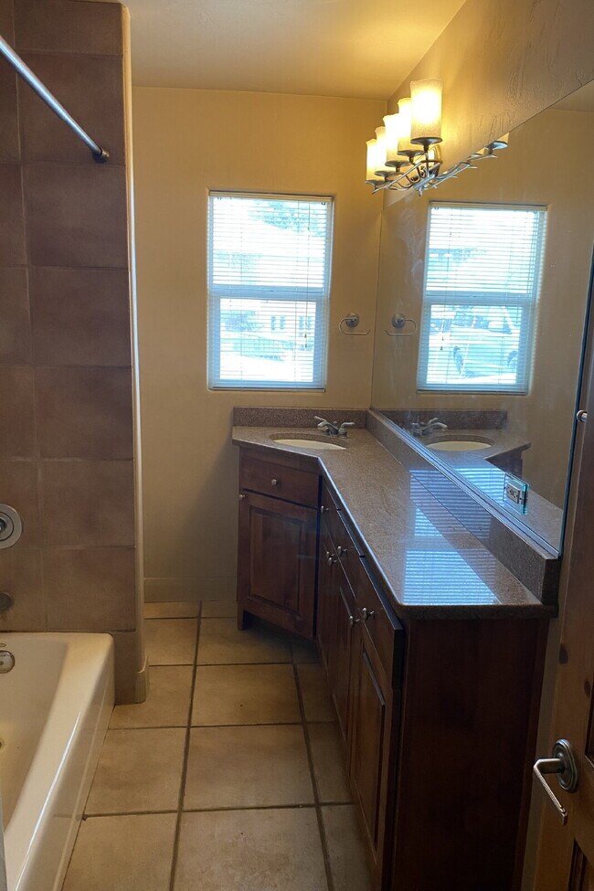 Building Photo - "2-Bed Retreat with 1350 Sq Ft of Comfort ...