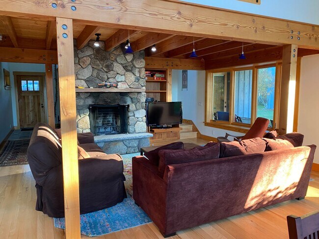 Building Photo - Furnished Home on False Bay