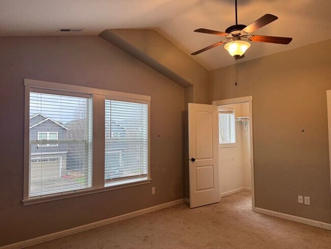 Building Photo - 2706 NE 130th Ct