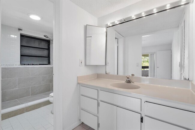 Building Photo - 9135 SW 125th Ave