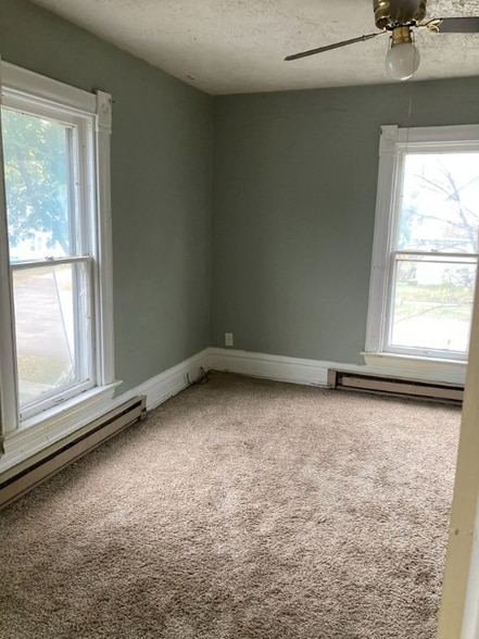 Building Photo - 805 4th St SW