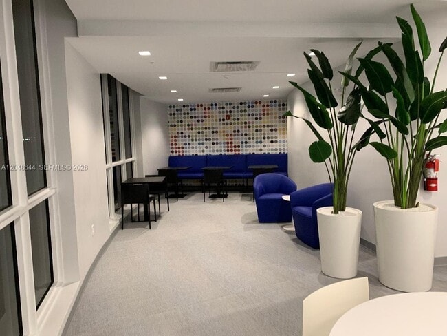 Building Photo - 2500 Parkview Dr