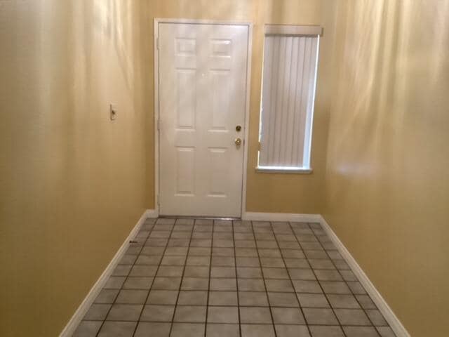 Building Photo - 4660 Grandview Dr