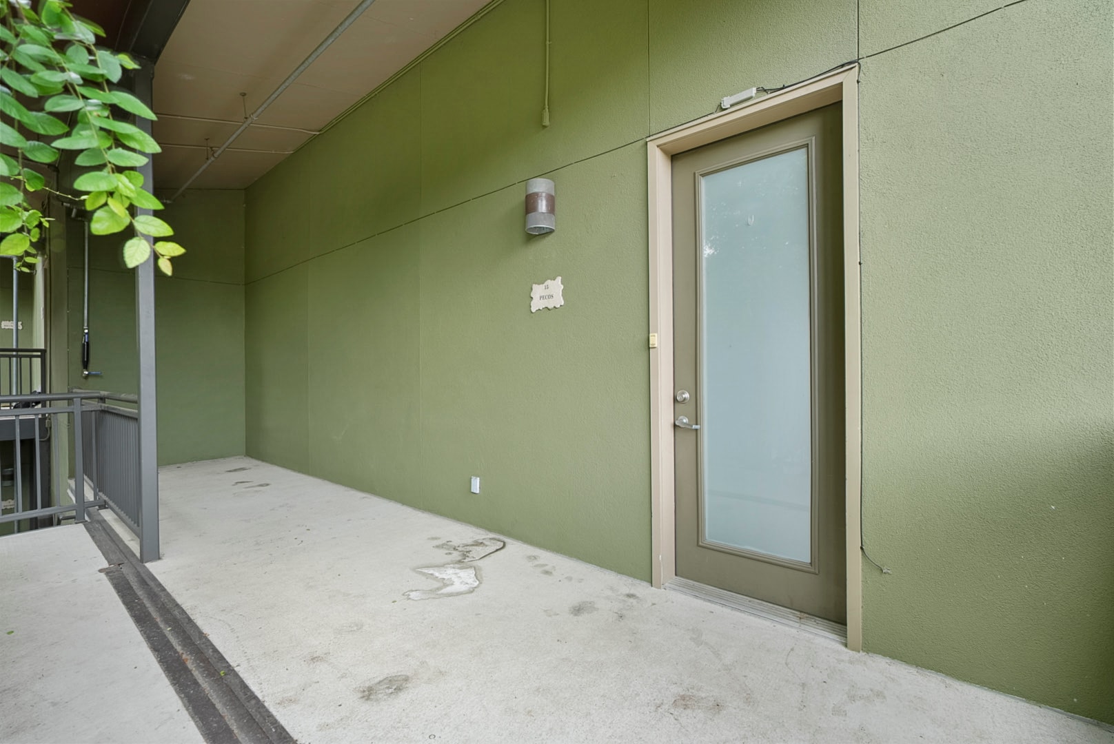 entrance patio - 911 Keith Ln