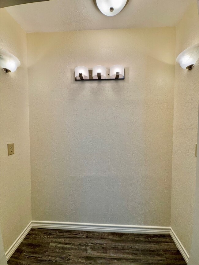 Building Photo - 504 Timber Bay Dr