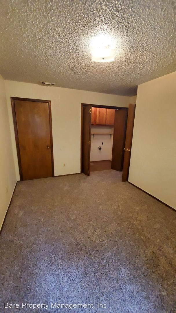 Building Photo - 2 br, 1 bath House - 2002 Twisted Oak Drive