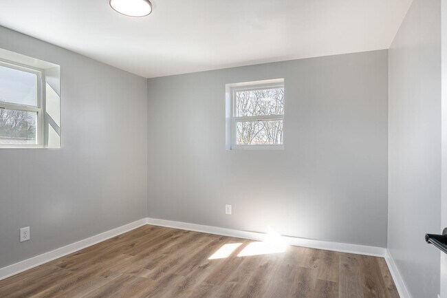 Building Photo - 650 4th St NE