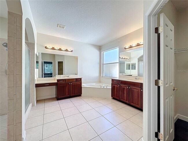 Building Photo - 2830 Cardassi Dr