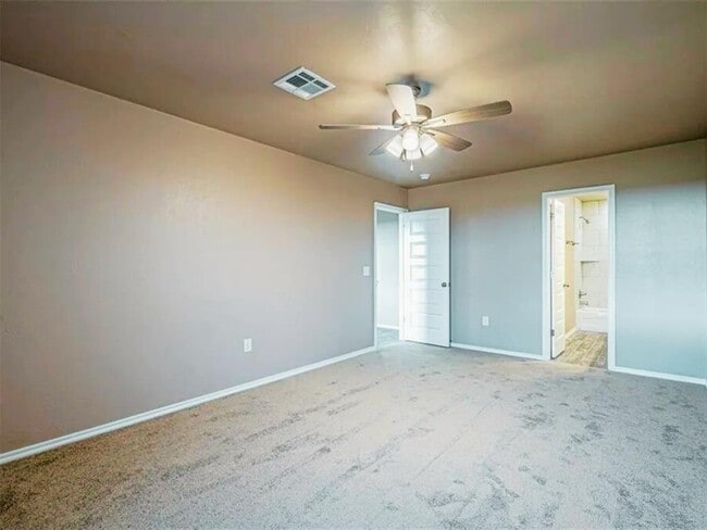 Building Photo - 1702 Highland Loop