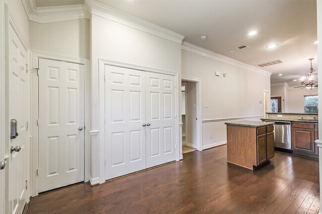 Building Photo - 3521 Clearview Cir