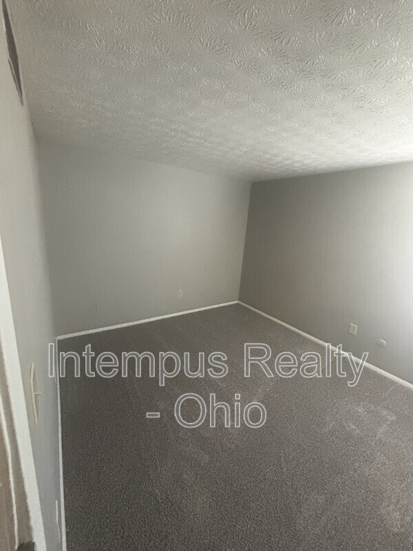 Building Photo - 10 King Arthur Ct