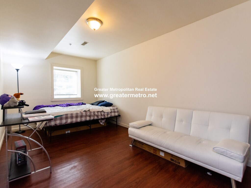 Building Photo - 41 Chelsea St