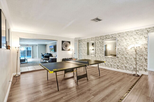 Building Photo - 5415 Harrison St