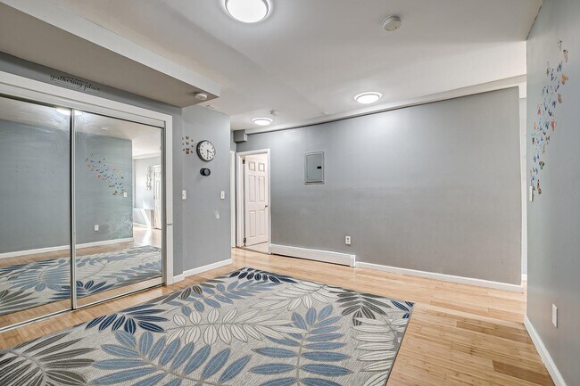 Building Photo - 52 Beacon Ave