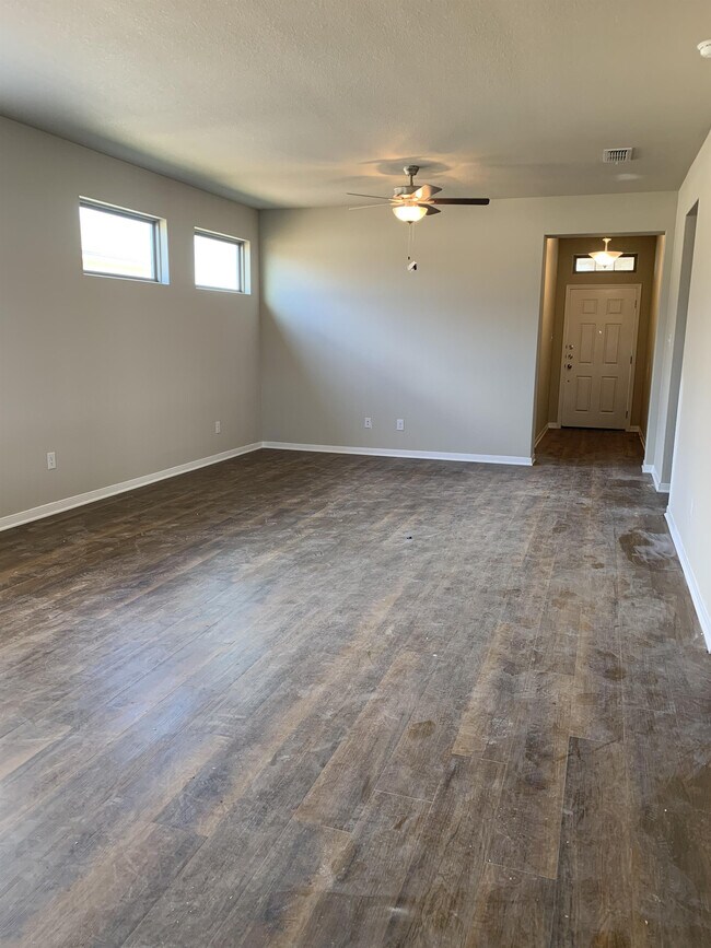 Building Photo - 1006 Aurora Grove Bend