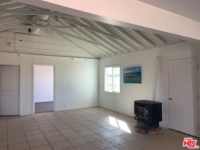 Building Photo - 4900 Fort Tejon Rd
