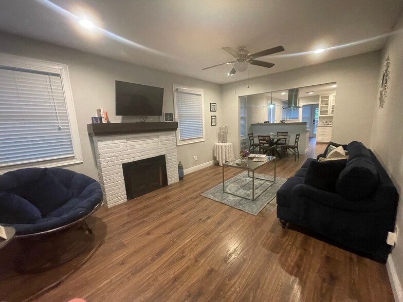 Building Photo - 205 W 26th Ave