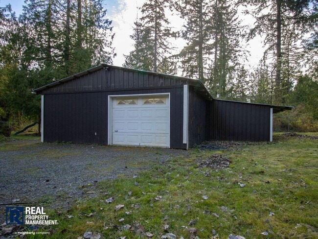 Building Photo - 2 Bed / 2 Bath Home with 4-Car Garage, Large Yard & RV Parking in Graham!