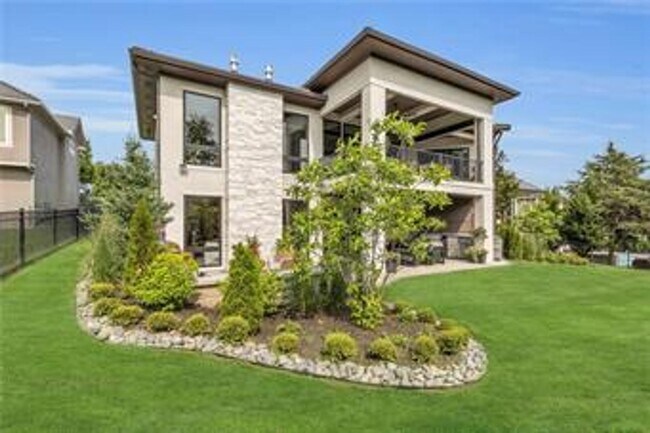 Building Photo - {5842} Luxury Rental in Forrest Ridge Esta...