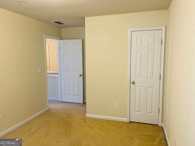 Building Photo - 2042 Appaloosa Way