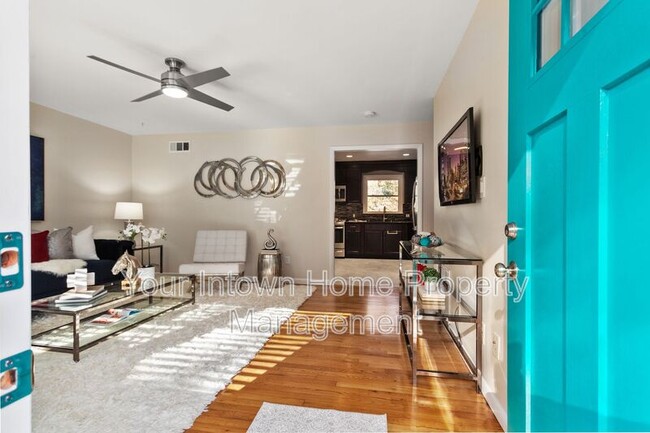 Building Photo - 2883 Fantasy Ln