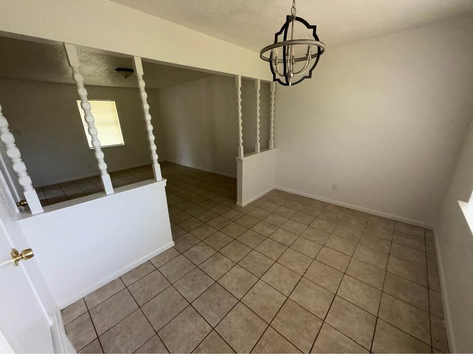 Building Photo - 371 W Elm Mott Dr